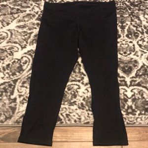 Under armour mesh capri leggings